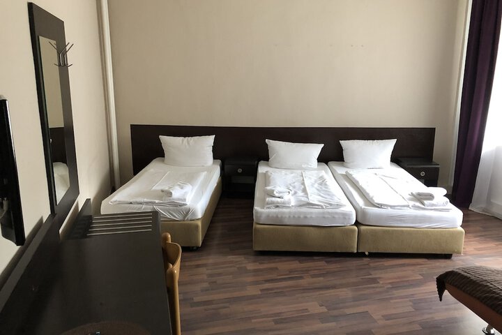 Room 16 of 37