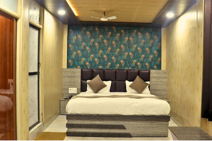 Room 14 of 25