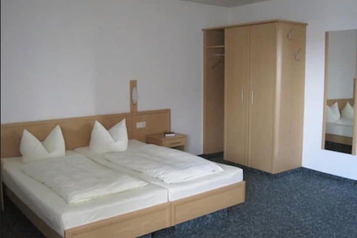 Room 7 of 30