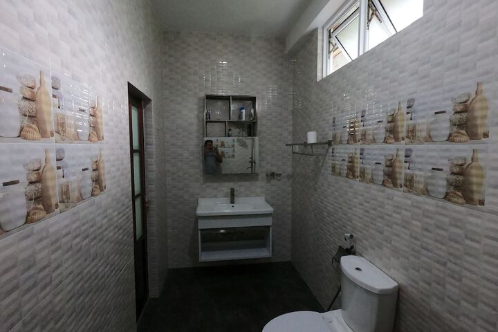 Room 13 of 38