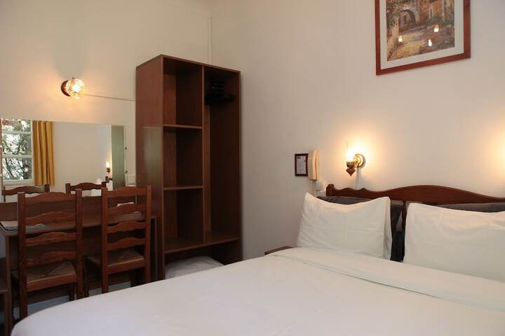 Room 5 of 44