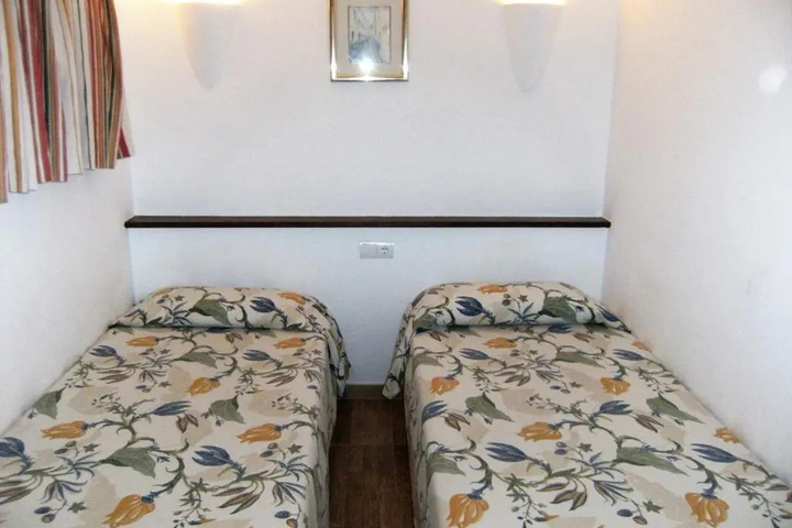 Room 4 of 15