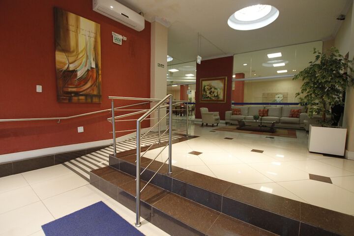 Ballroom/Hall 29 of 33