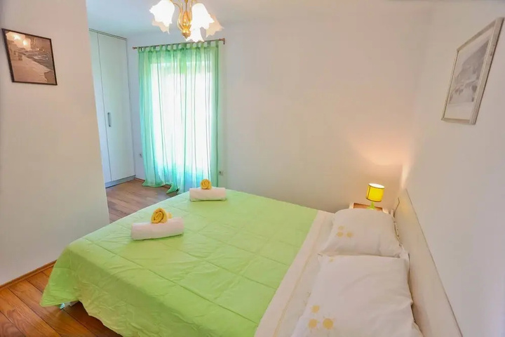 Room 4 of 13