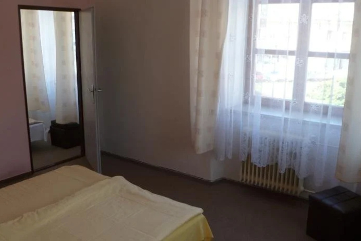 Room 5 of 15