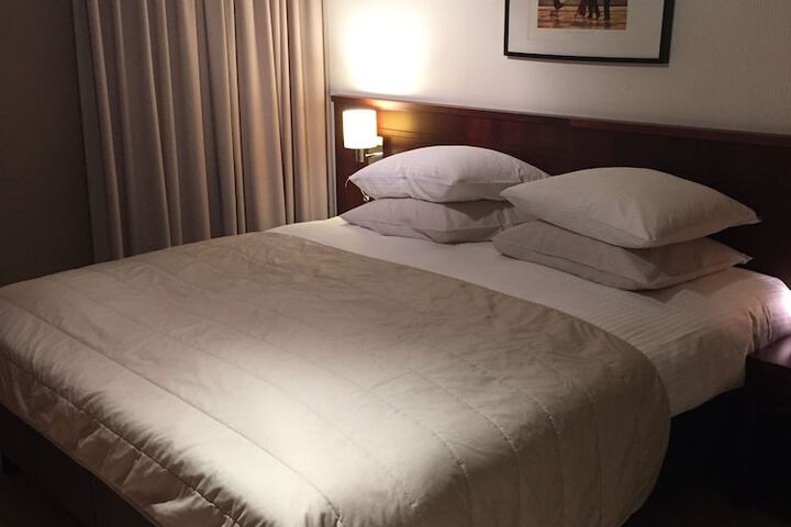 Room 4 of 16