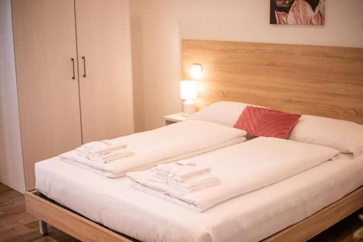 Room 8 of 48