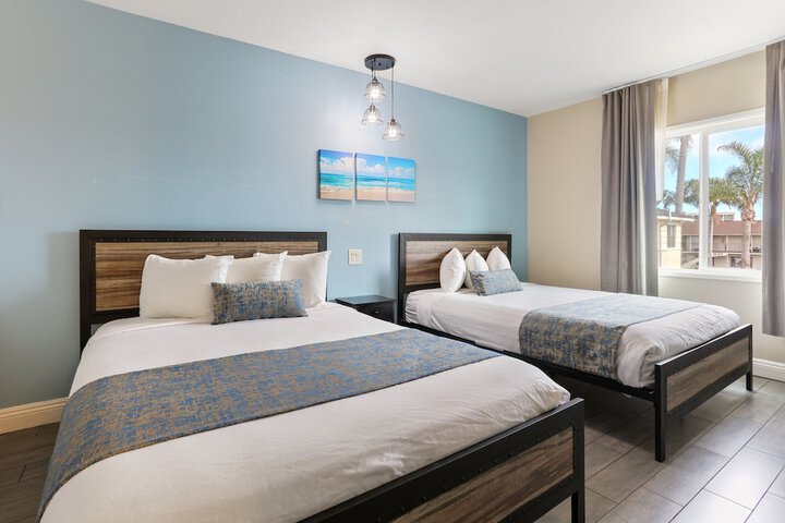 2 Queen Beds (2 of 10)