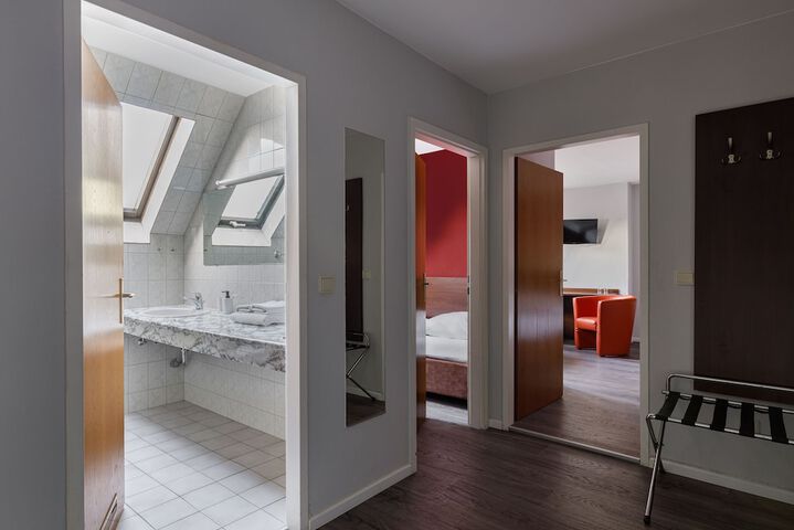 Room 5 of 25