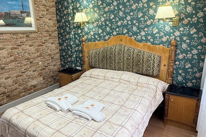 Room 9 of 17