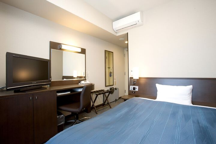 Room 3 of 18