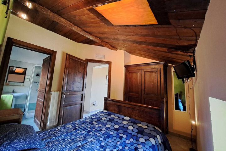 Room 3 of 28