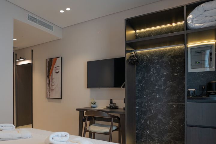 Room 73 of 142