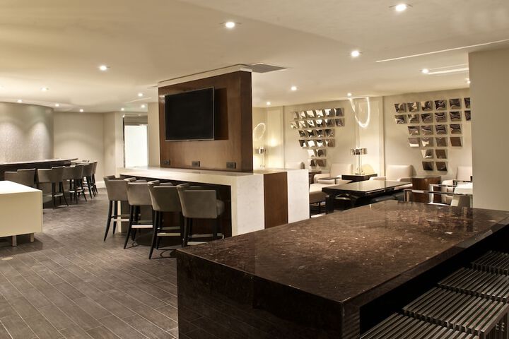 Lounge 103 of 108