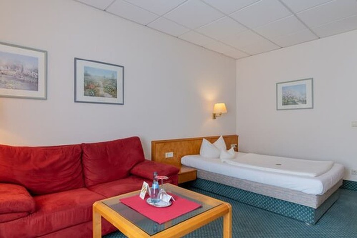 Room 34 of 93
