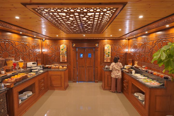 Dining 57 of 61
