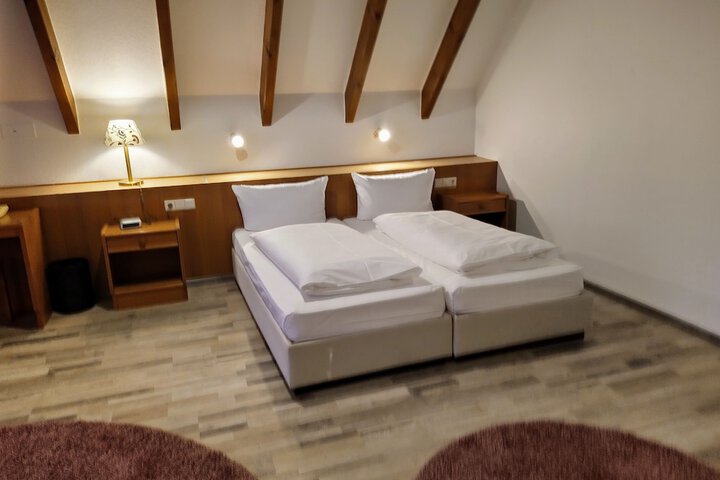Room 13 of 71