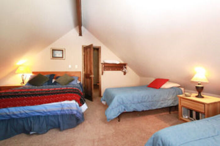 Room 6 of 8