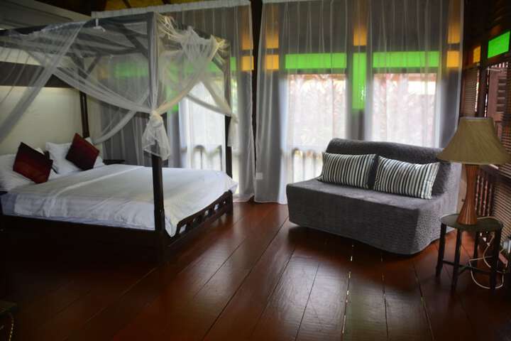 Room 30 of 103