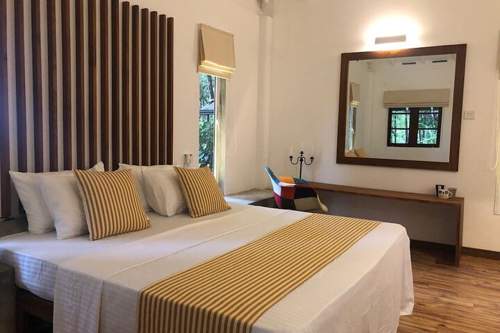Room 4 of 51
