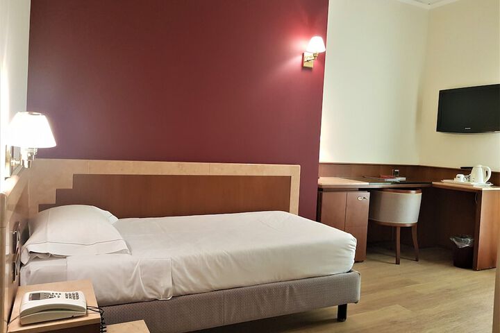 Room 10 of 37
