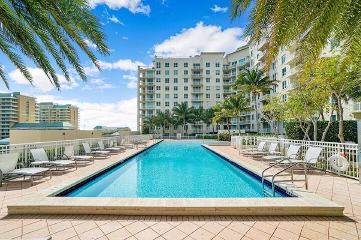 Casa Costa 308s Studio Pools, Jacuzzi, Beach, Shops & Dog Friendly