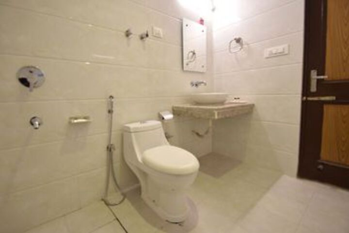 Room 2 of 27