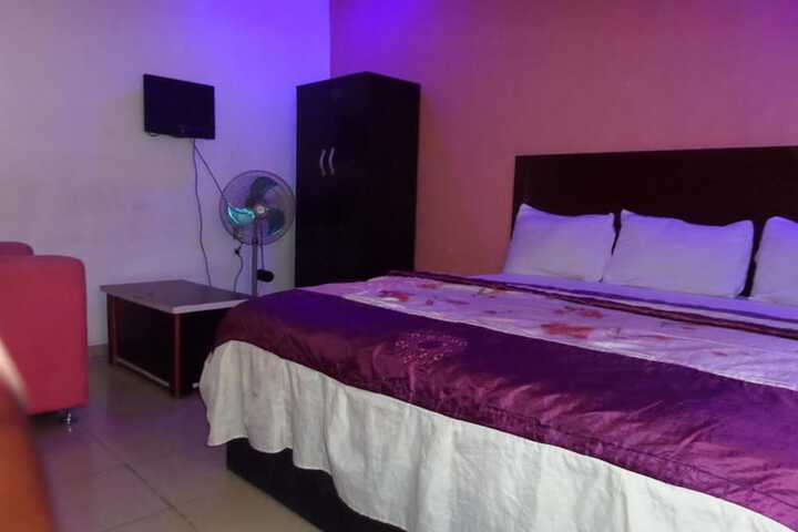 Room 7 of 19