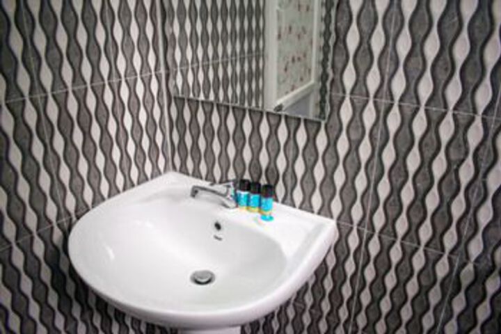 Room 8 of 32