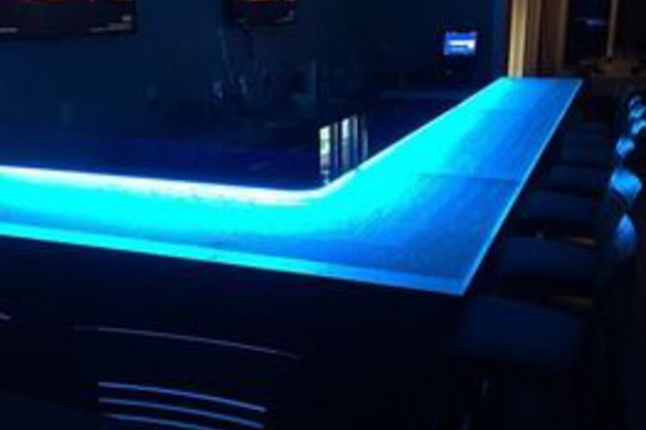 Lounge 7 of 12