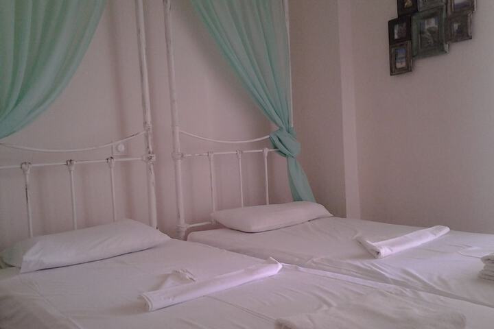 Room 10 of 96