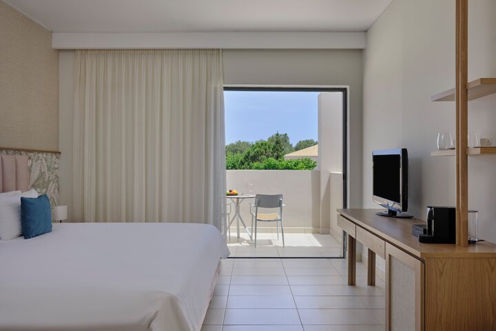 Hotel Exterior 104 of 110