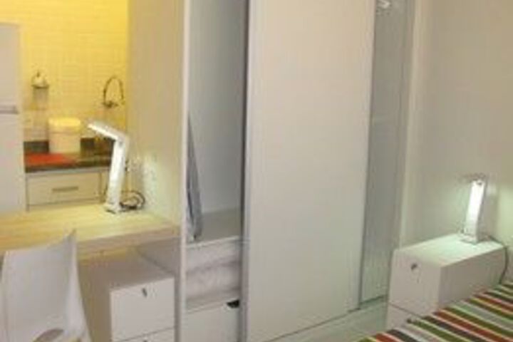 Room 10 of 20
