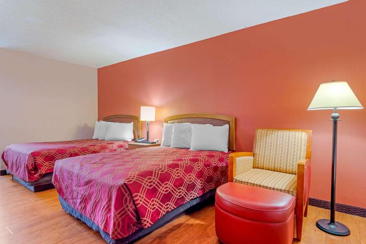 2 Double Beds (8 of 8)