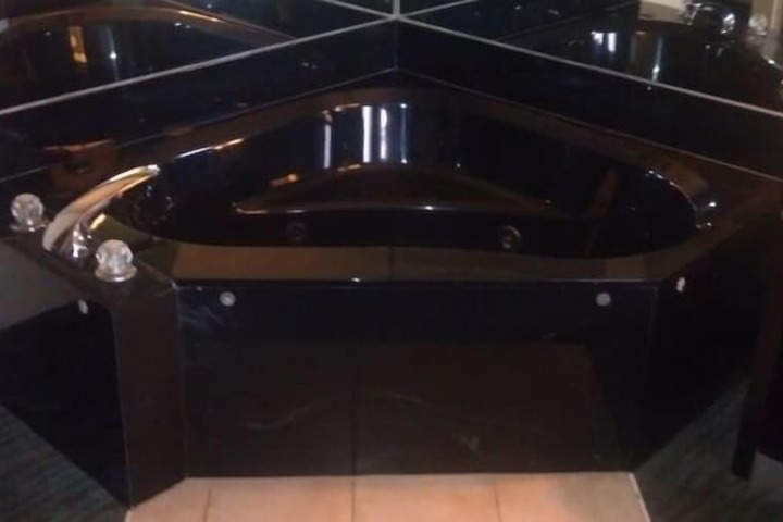 Jetted tub
