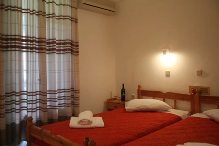 Room 4 of 10