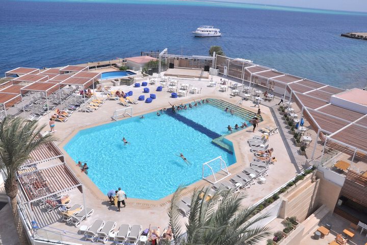 Hotel with Pool