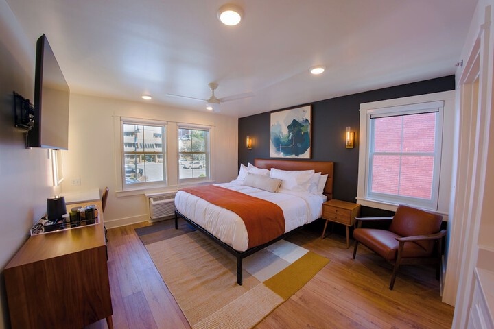 Room 4 of 34