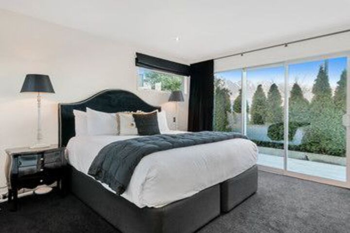 Room 9 of 21