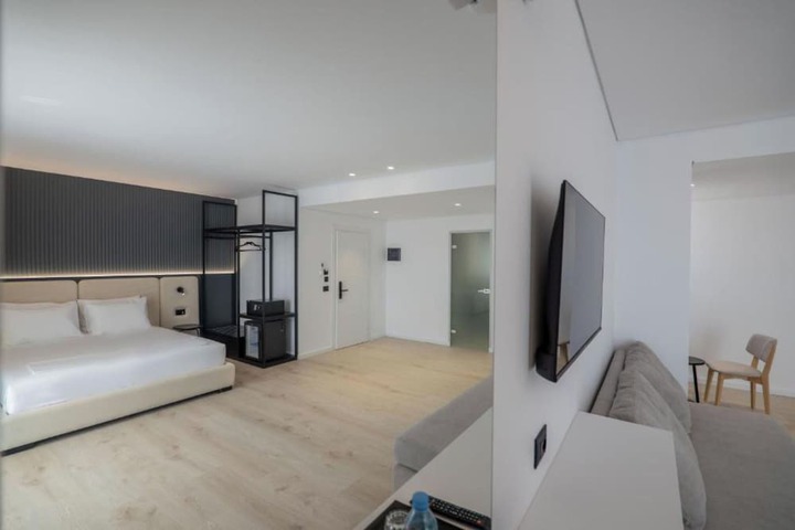 Room 26 of 100