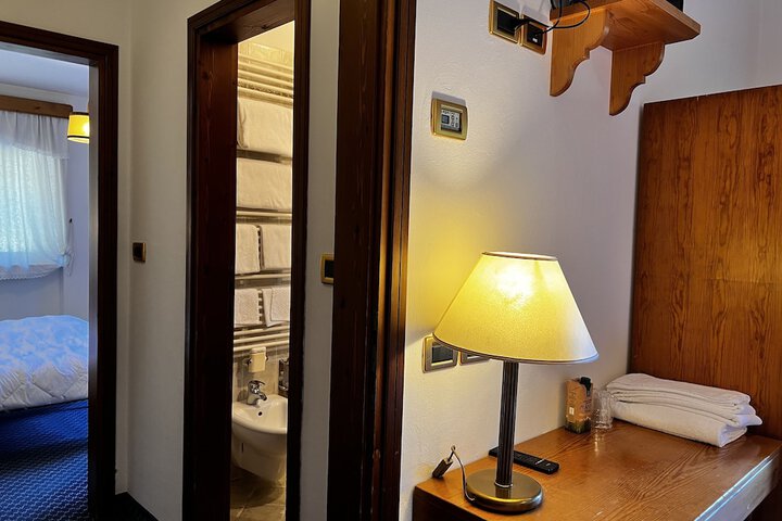Room 32 of 65