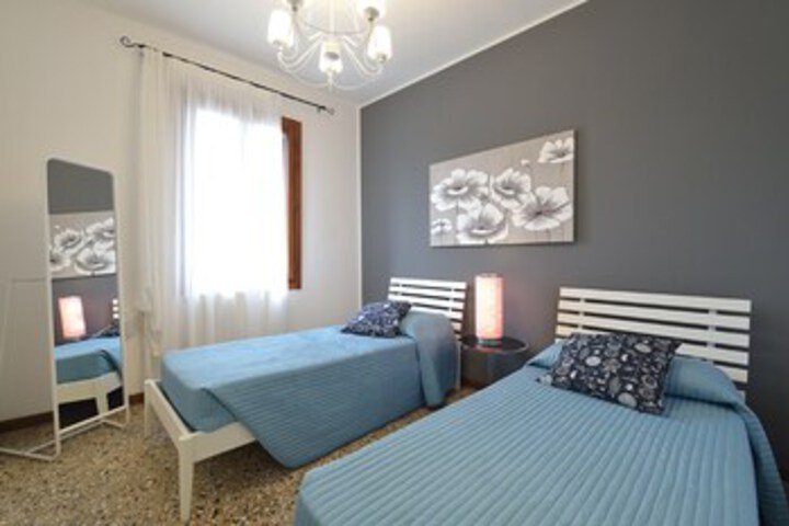 Room 34 of 37