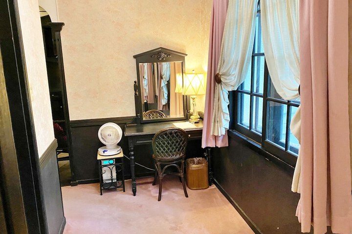 Room 12 of 121