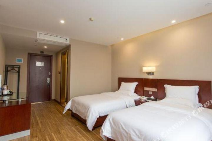 π Hotel (North Store of Chimelong Station Zoo Guangzhou)
