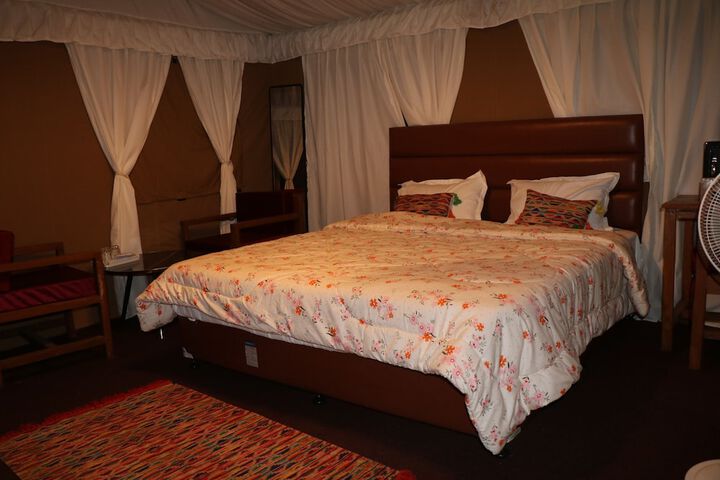 Room 8 of 33