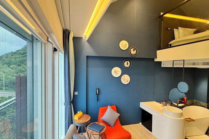Room 28 of 49