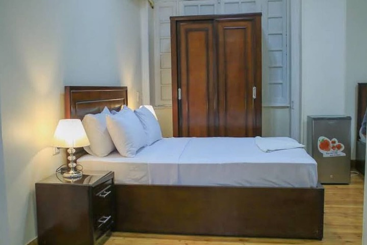 Room 4 of 27