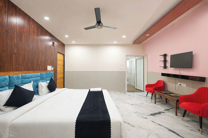 Room 2 of 18