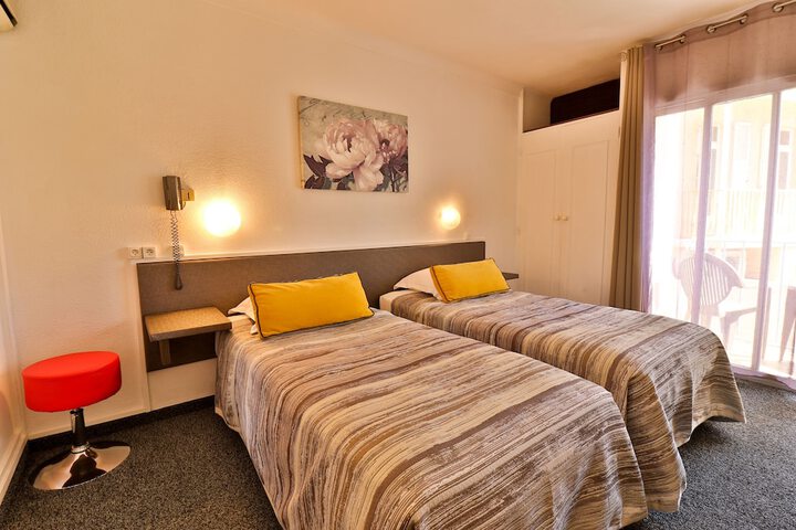 Room 16 of 48