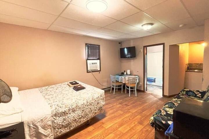 Room 3 of 20